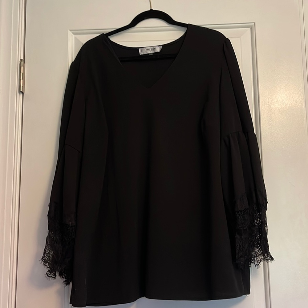 Jones Studio Separates black lace sleeve blouse